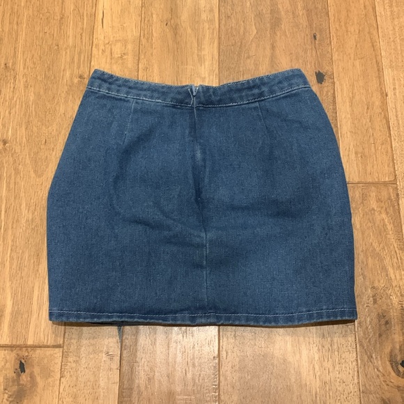 Denim mini skirt with bow - Picture 2 of 2